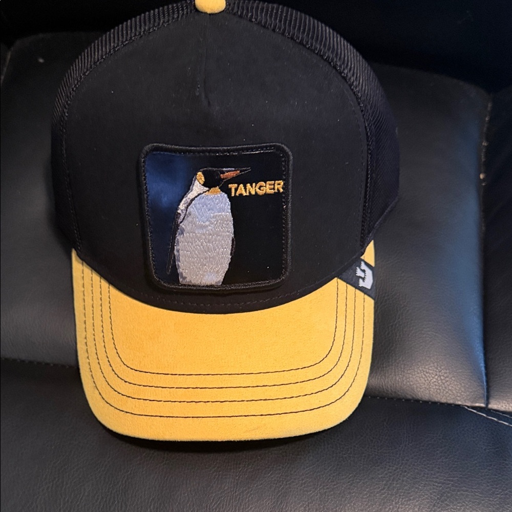Black and Yellow Penguin Patch Cap tanger